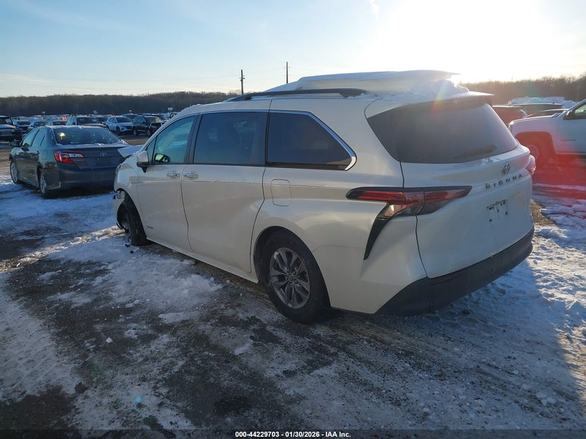 2021 Toyota Sienna Xle