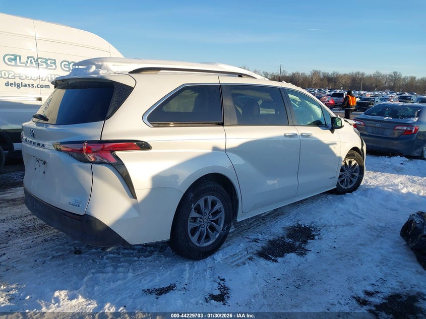 2021 Toyota Sienna Xle