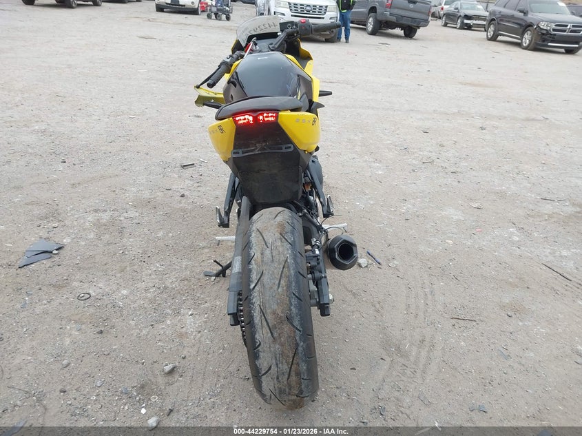 2024 Suzuki Gsx800 F VIN: JS1EM13B8R7100942 Lot: 44229754