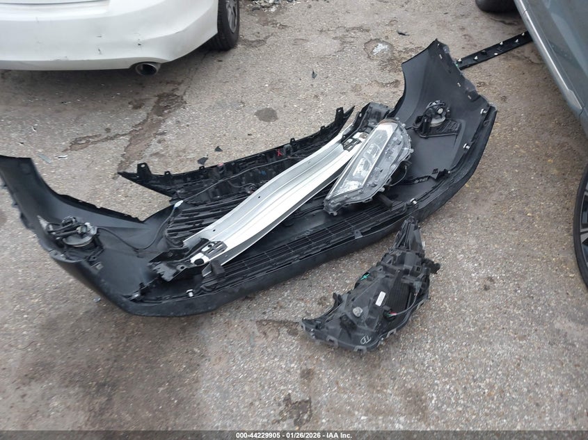 VIN 2T3W1RFV5KC013163 2019 TOYOTA RAV4 XLE/XLE PREMIUM