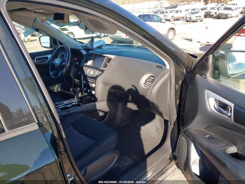 2018 Nissan Pathfinder Sv