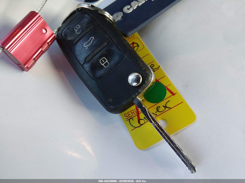 2018 Volkswagen Beetle 2.0T Dune VIN: 3VWSD7AT0JM711577 Lot: 44230069