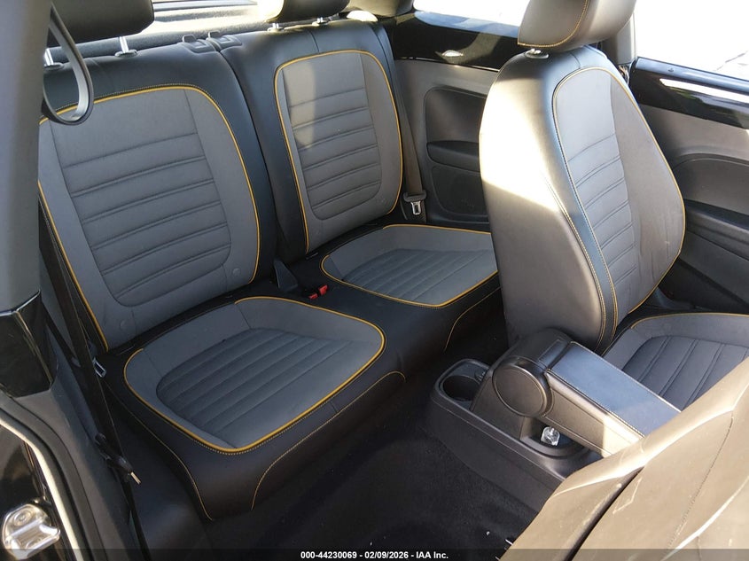 2018 Volkswagen Beetle 2.0T Dune VIN: 3VWSD7AT0JM711577 Lot: 44230069