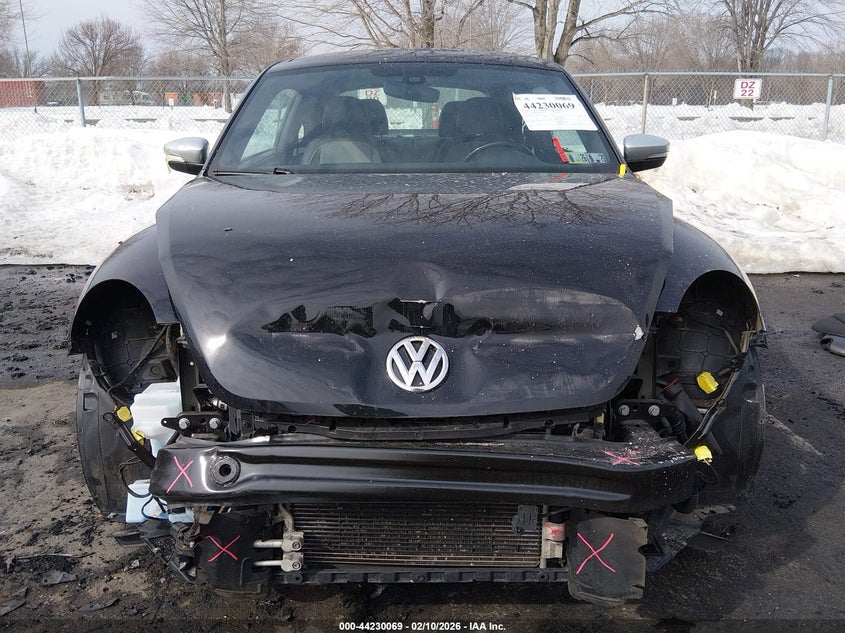 2018 Volkswagen Beetle 2.0T Dune VIN: 3VWSD7AT0JM711577 Lot: 44230069