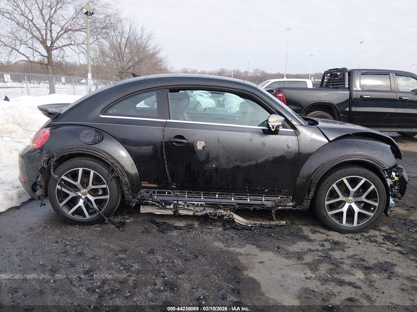 2018 Volkswagen Beetle 2.0T Dune VIN: 3VWSD7AT0JM711577 Lot: 44230069
