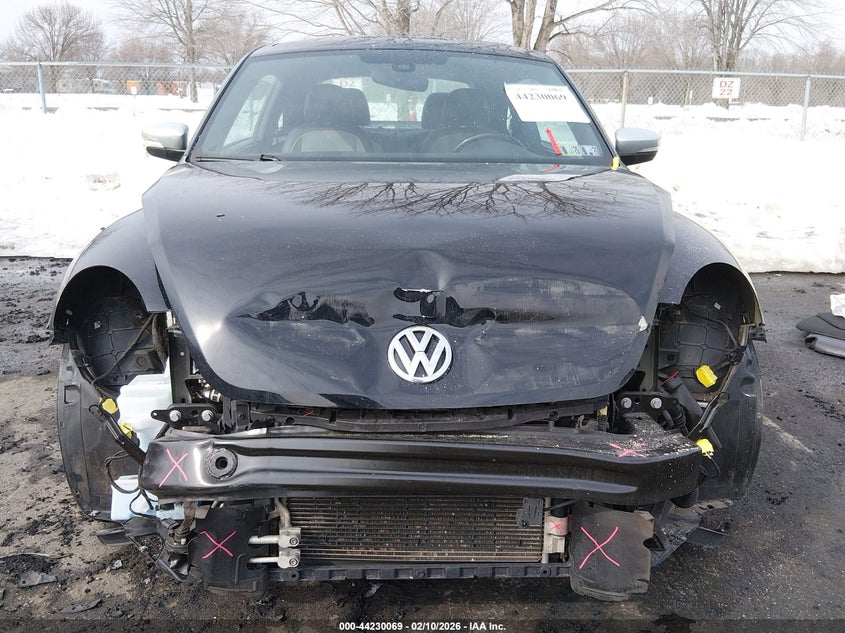 2018 Volkswagen Beetle 2.0T Dune VIN: 3VWSD7AT0JM711577 Lot: 44230069