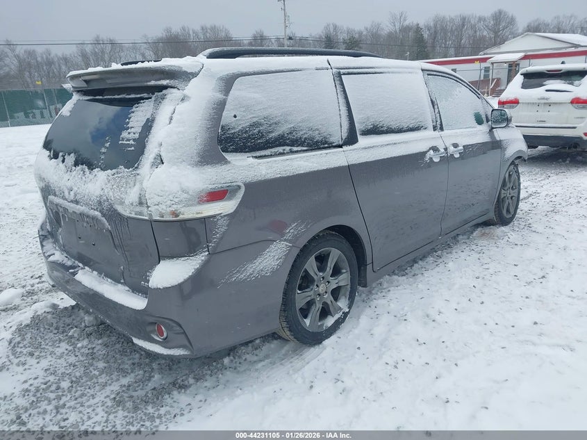 2015 Toyota Sienna Se 8 Passenger