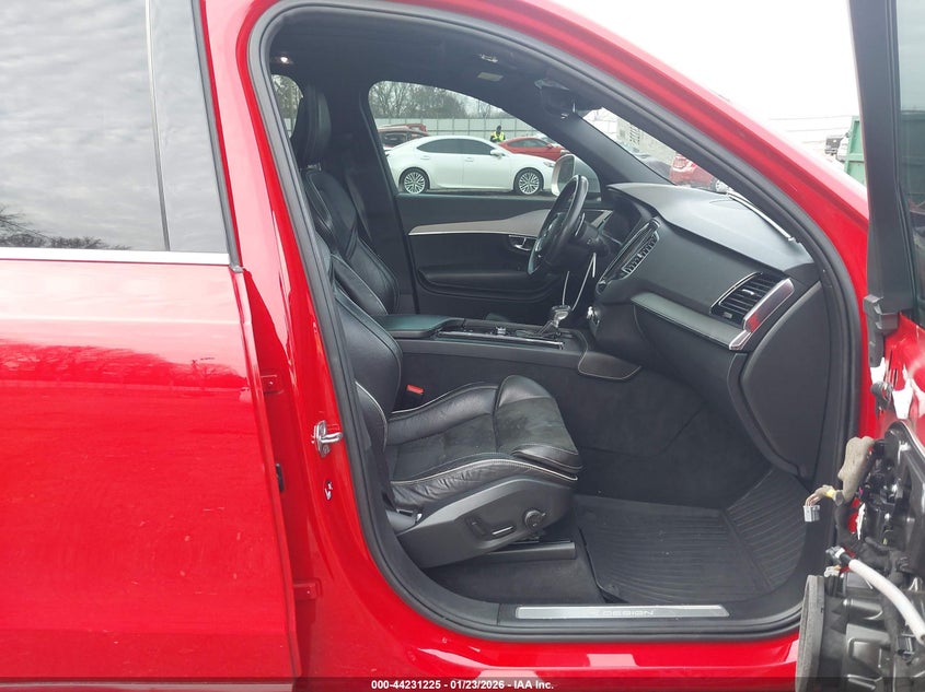 2016 Volvo Xc90 T6 R-Design