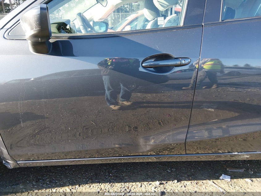 VIN 3MYDLBYV7KY508237 2019 TOYOTA YARIS L