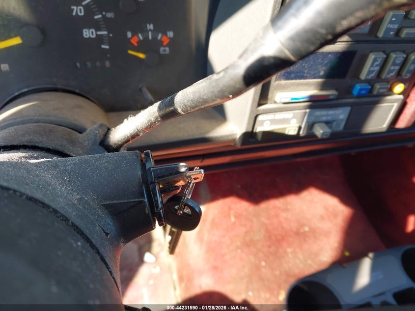 1992 Chevrolet Suburban C1500 VIN: 1GNEC16KXNJ313626 Lot: 44231590