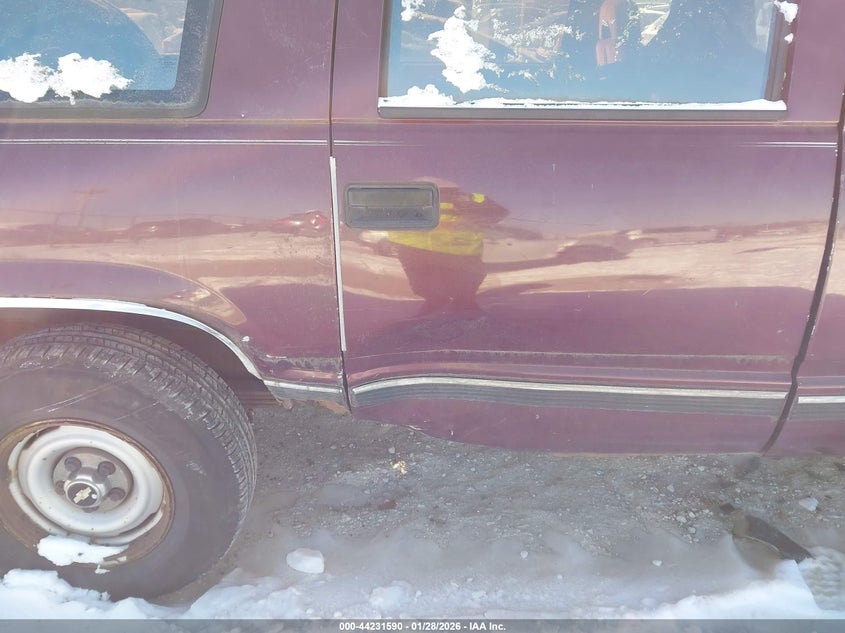 1992 Chevrolet Suburban C1500 VIN: 1GNEC16KXNJ313626 Lot: 44231590