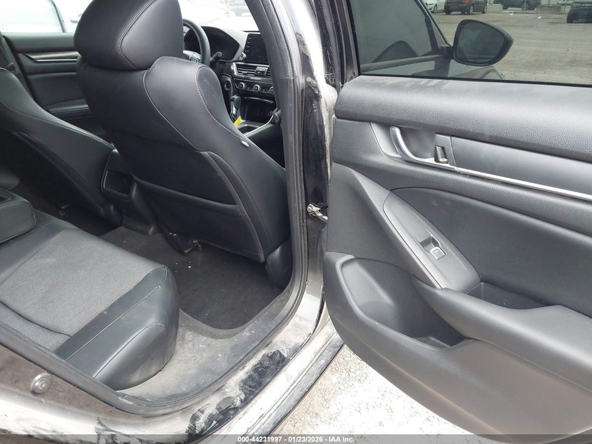 VIN 1HGCV1F3XJA048110 2018 HONDA ACCORD SPORT