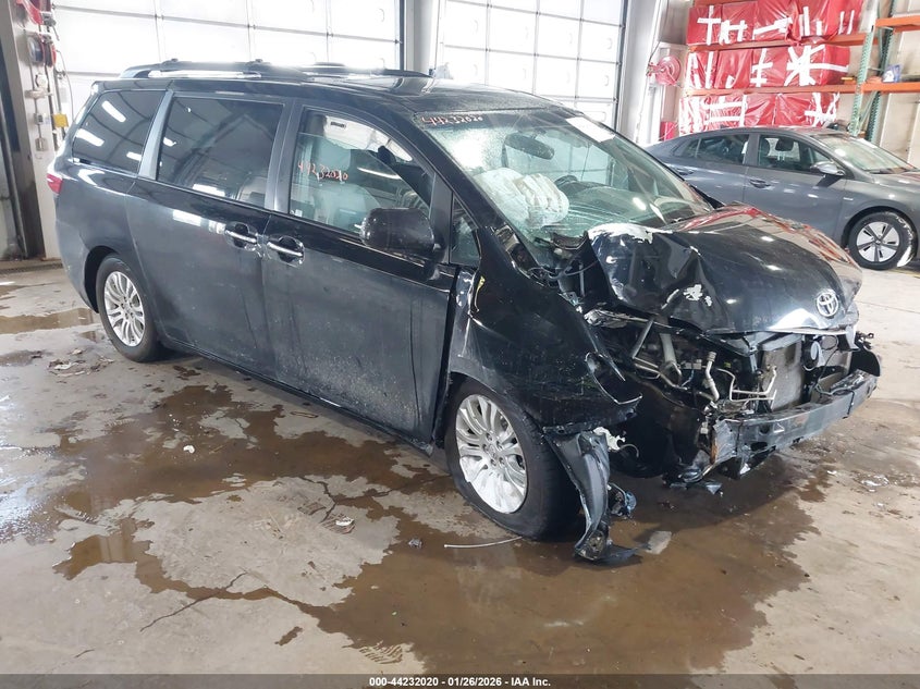 2015 Toyota Sienna Xle 8 Passenger