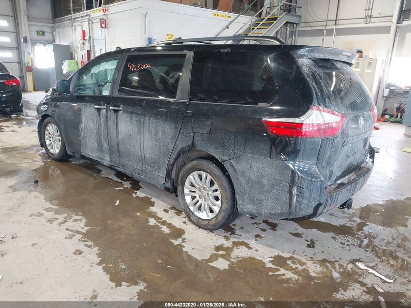 2015 Toyota Sienna Xle 8 Passenger