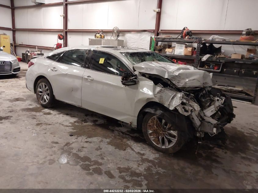 2022 Toyota Avalon Xle Hybrid