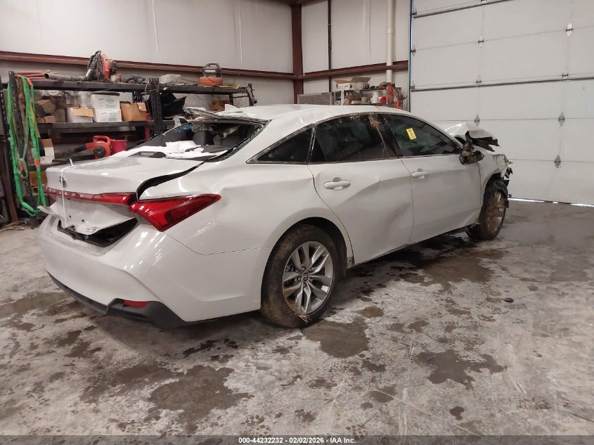 2022 Toyota Avalon Xle Hybrid
