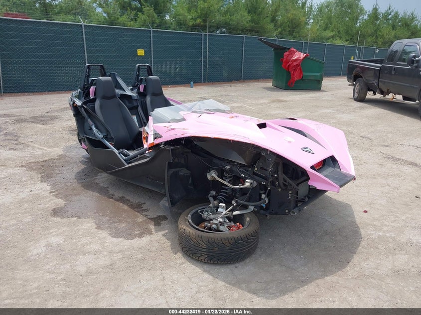 57XAARHB1P8154375 POLARIS SLINGSHOT Photo 1