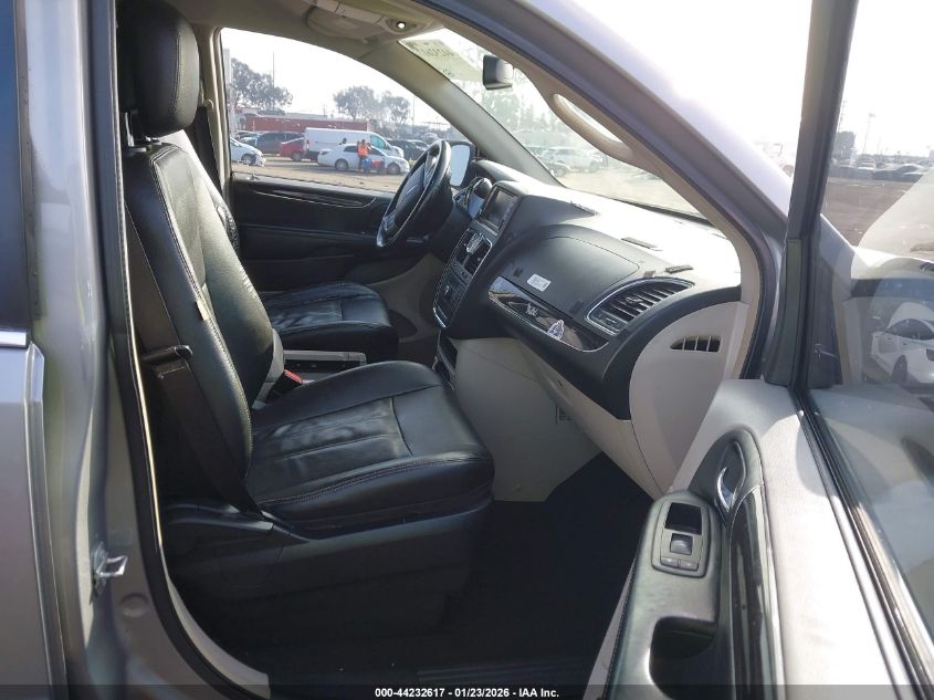 2014 Chrysler Town & Country Touring