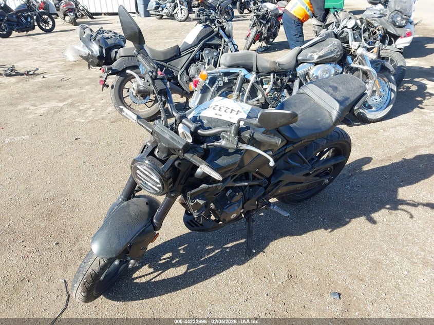 MLHNC5556P5300098 HONDA CBF300 Photo 1