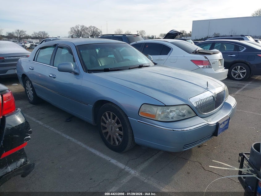 2006 Lincoln Town Car Signature