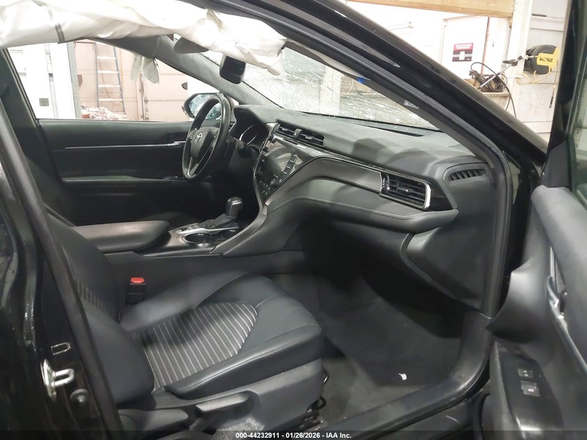 2020 Toyota Camry Hybrid Se