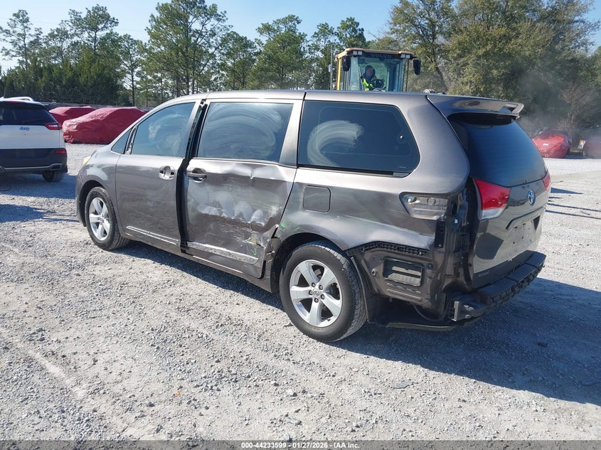 2014 Toyota Sienna L V6 7 Passenger