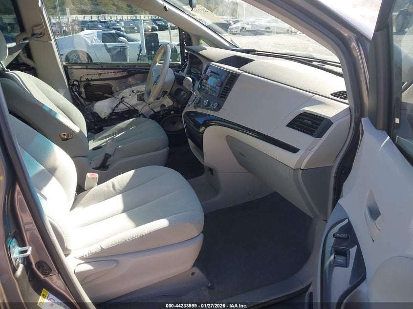 2014 Toyota Sienna L V6 7 Passenger