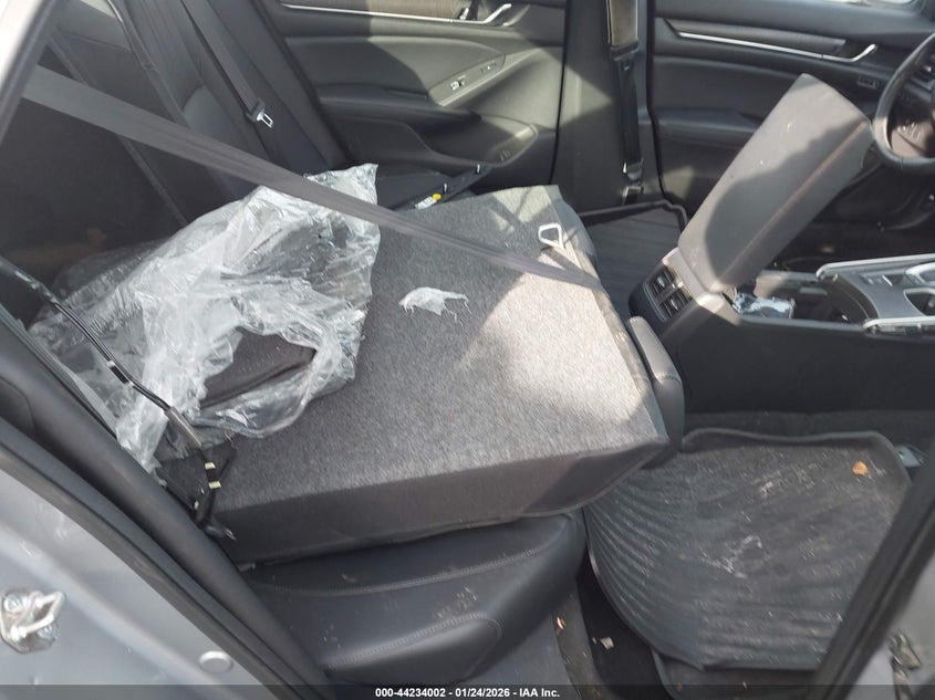 VIN 1HGCV1F92JA034710 2018 HONDA ACCORD TOURING