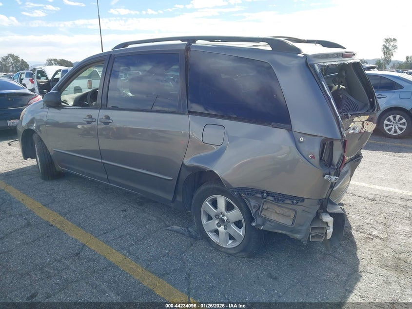 2005 Toyota Sienna Le