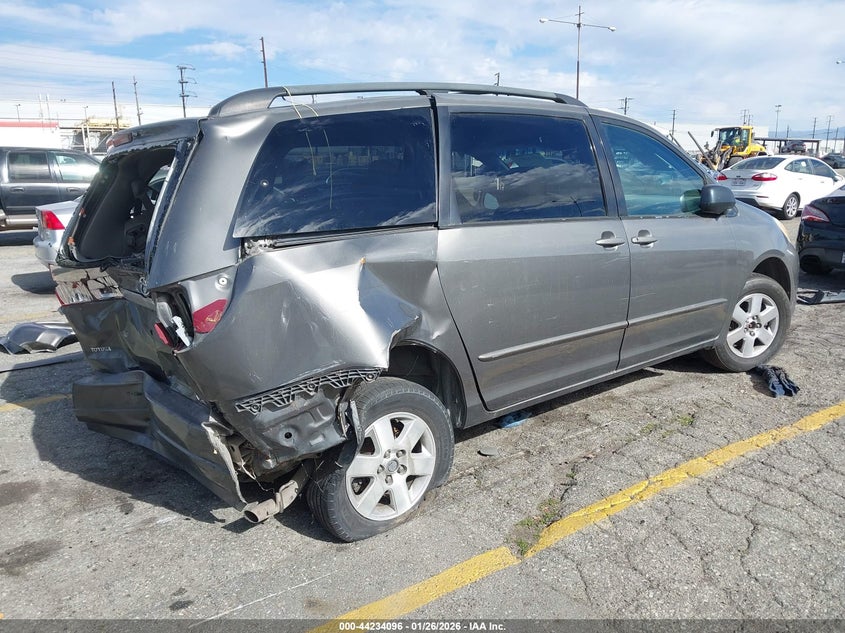 2005 Toyota Sienna Le