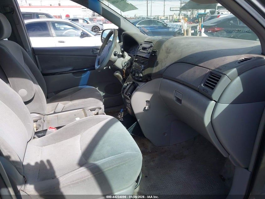 2005 Toyota Sienna Le