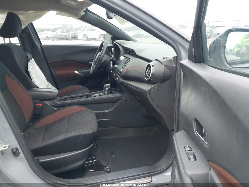 2022 Nissan Kicks Sr Xtronic Cvt