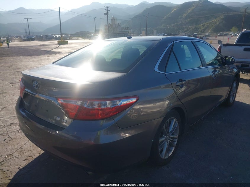 2015 Toyota Camry Hybrid Se