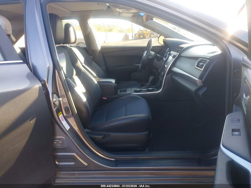 2015 Toyota Camry Hybrid Se