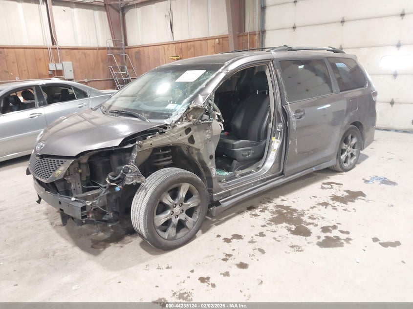 2012 Toyota Sienna Se 8 Passenger