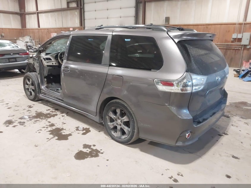 2012 Toyota Sienna Se 8 Passenger
