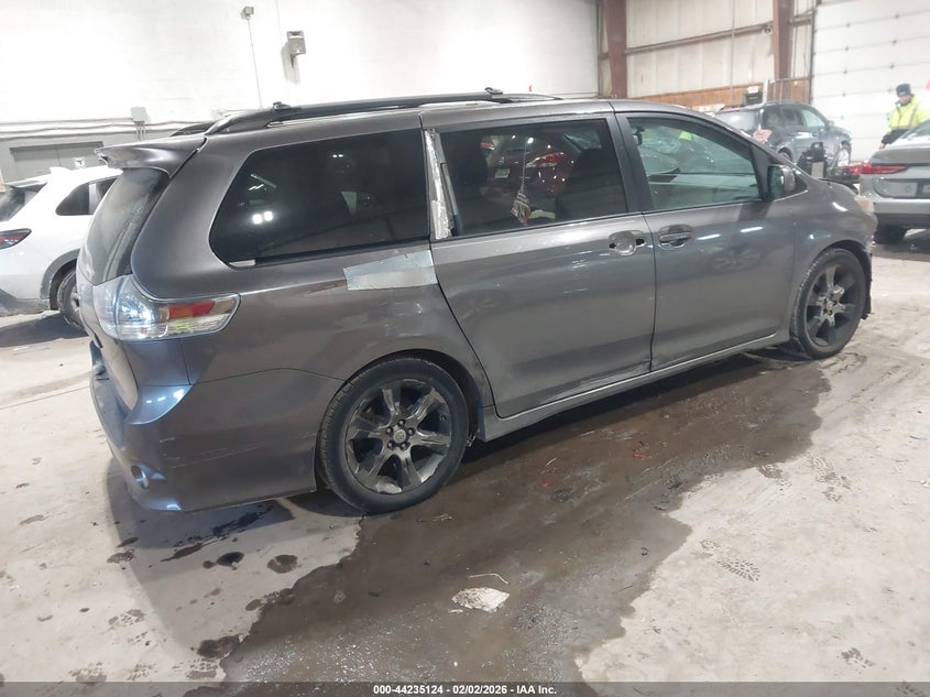 2012 Toyota Sienna Se 8 Passenger