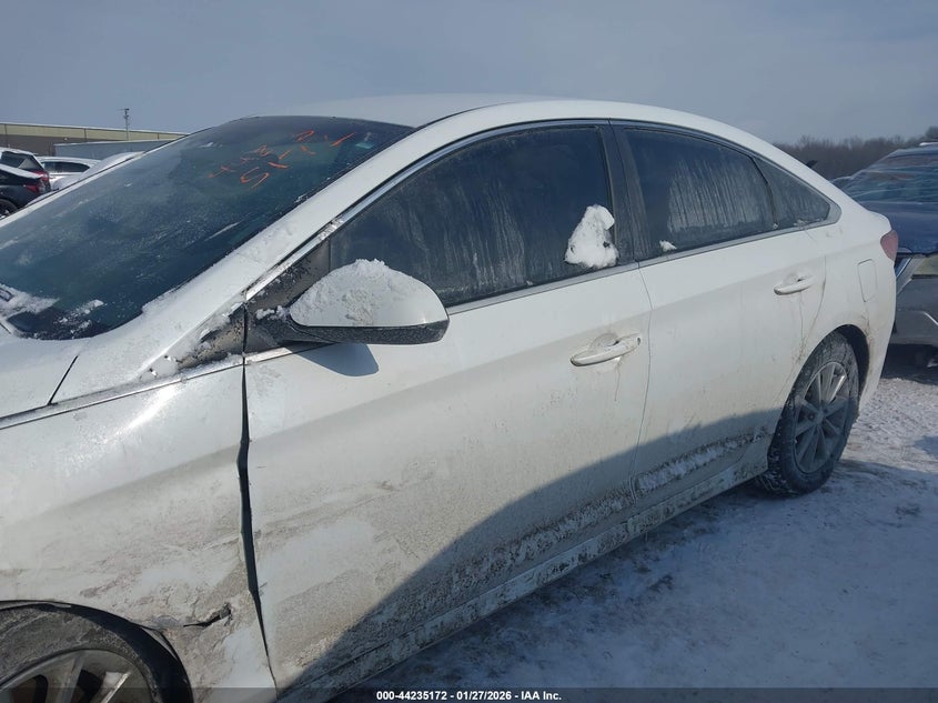 VIN 5NPE24AF5KH761297 2019 HYUNDAI SONATA SE