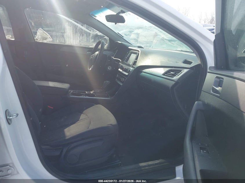 VIN 5NPE24AF5KH761297 2019 HYUNDAI SONATA SE
