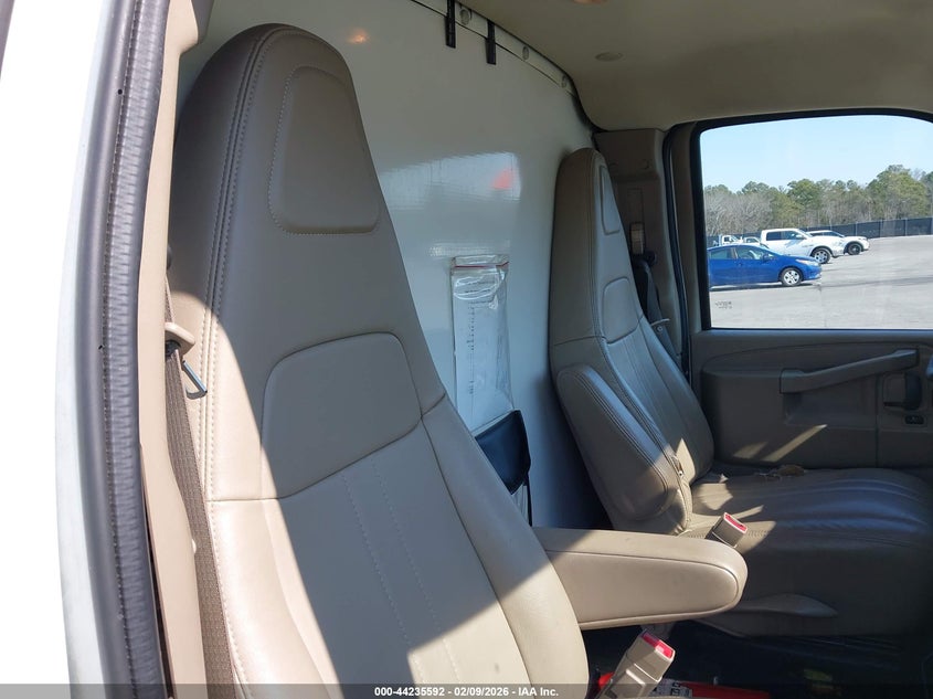 2016 Chevrolet Express Cutaway 4500 white Lot 111044235592 Vin 1GB6GUCG2G1150318