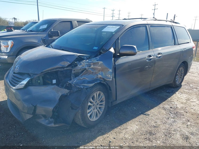 2013 Toyota Sienna Xle V6 8 Passenger