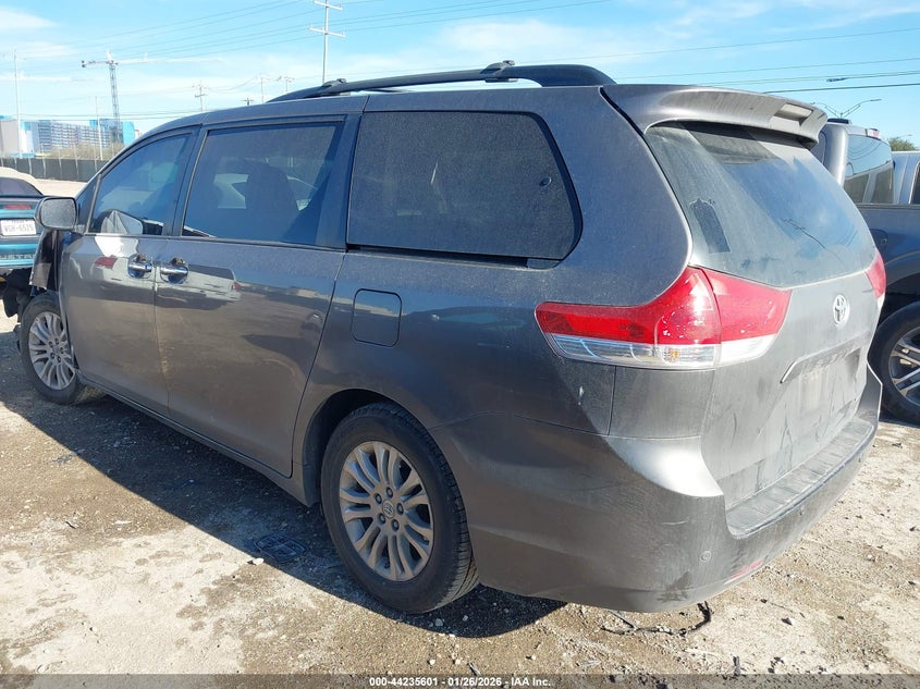 2013 Toyota Sienna Xle V6 8 Passenger