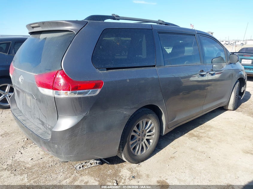 2013 Toyota Sienna Xle V6 8 Passenger