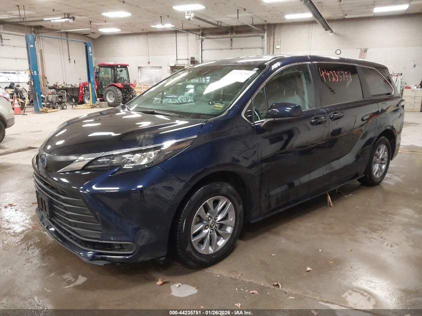 2024 Toyota Sienna Le