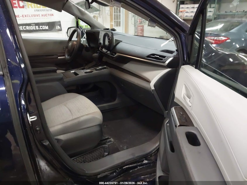 2024 Toyota Sienna Le