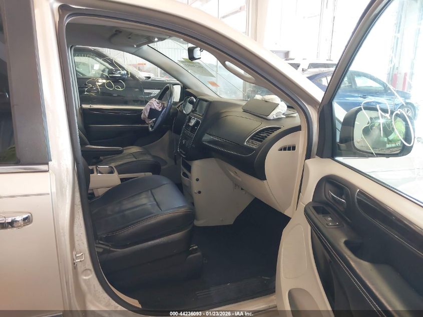 2016 Chrysler Town & Country Touring