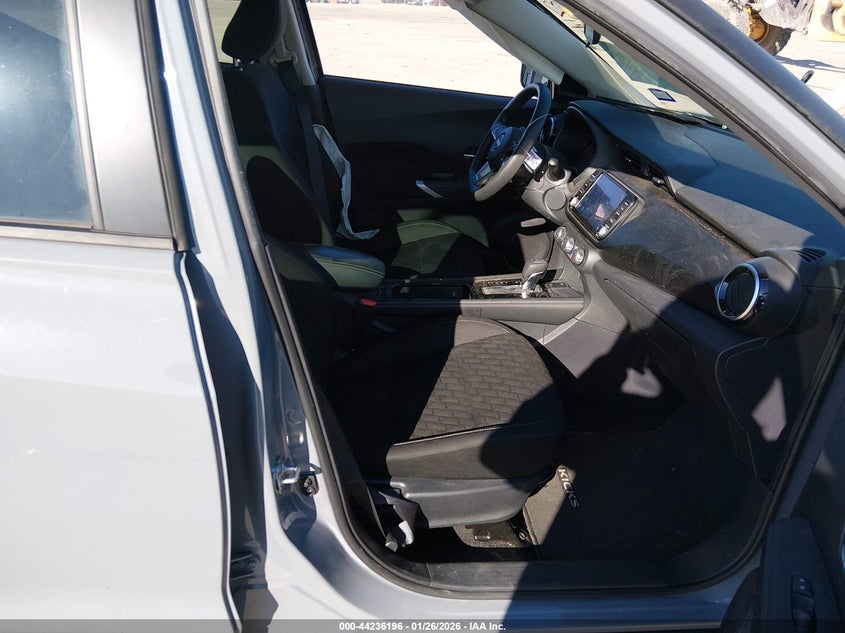 2024 Nissan Kicks Sv Xtronic Cvt