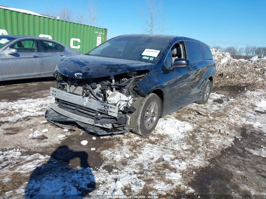 2023 Toyota Sienna Le