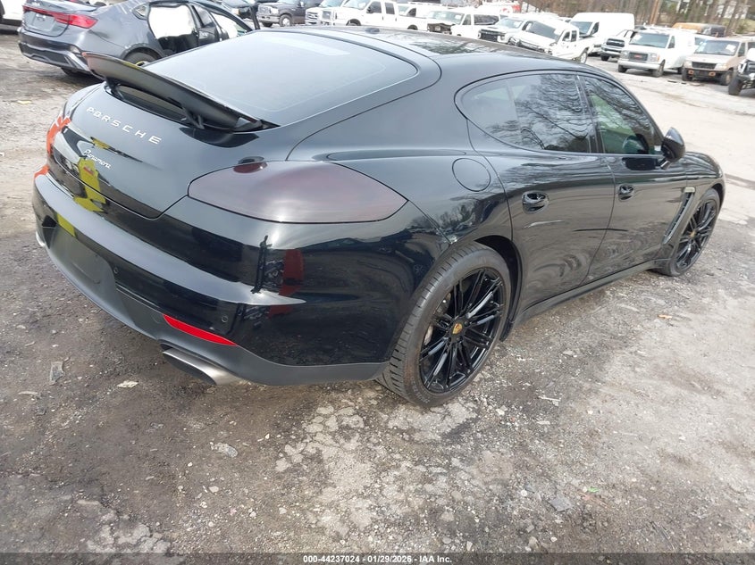 2016 Porsche Panamera 4
