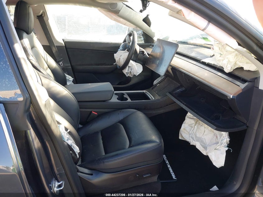 2022 Tesla Model Y Long Range Dual Motor All-Wheel Drive